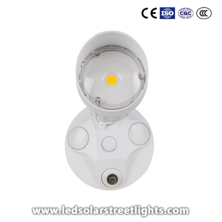 3.flood light with photocell